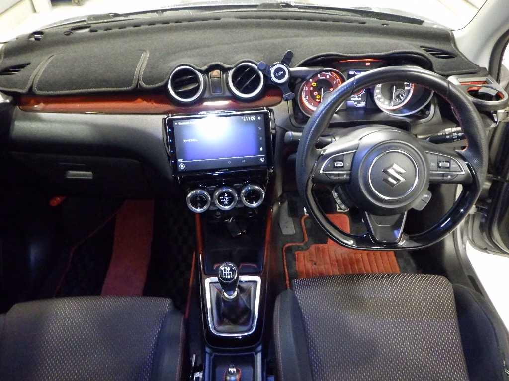 SUZUKI SWIFT