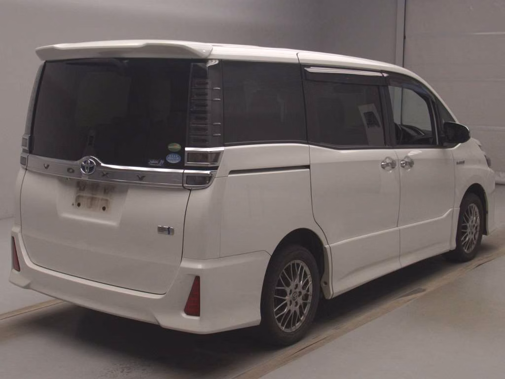 TOYOTA VOXY