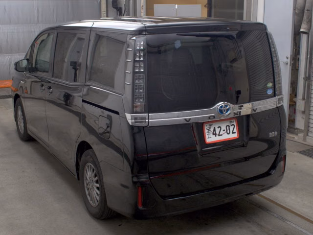 TOYOTA VOXY