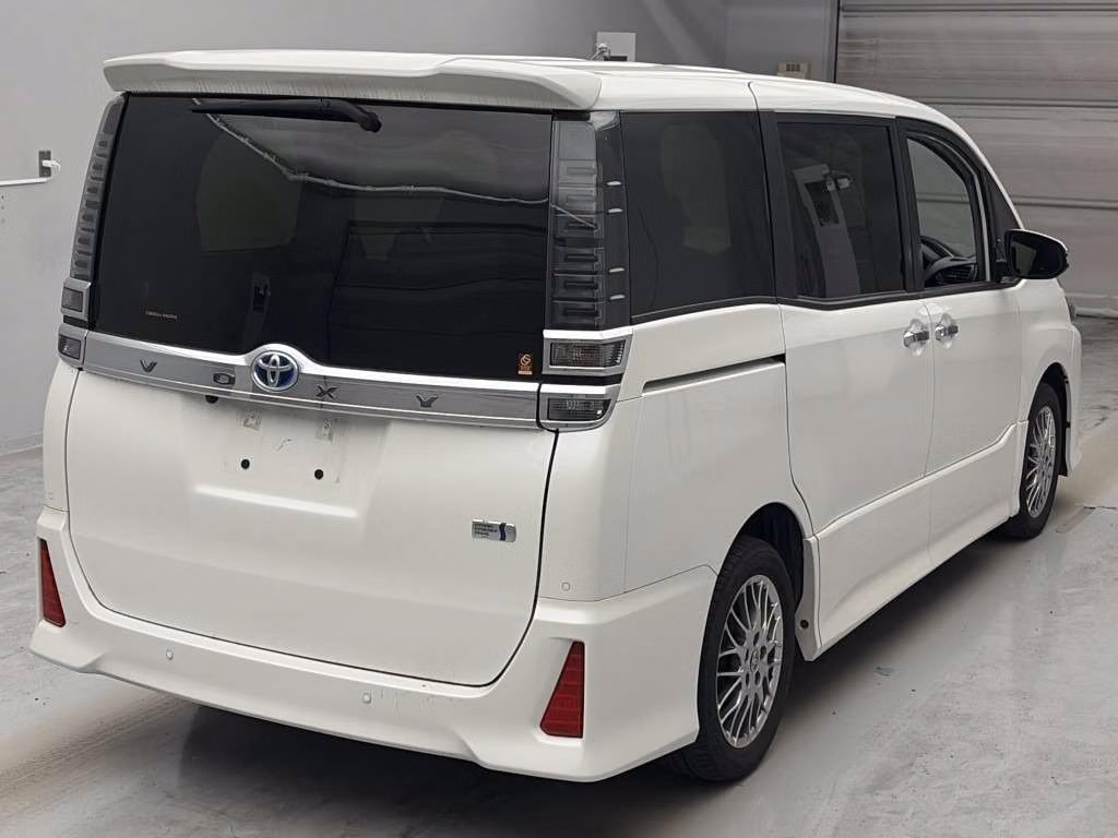 TOYOTA VOXY