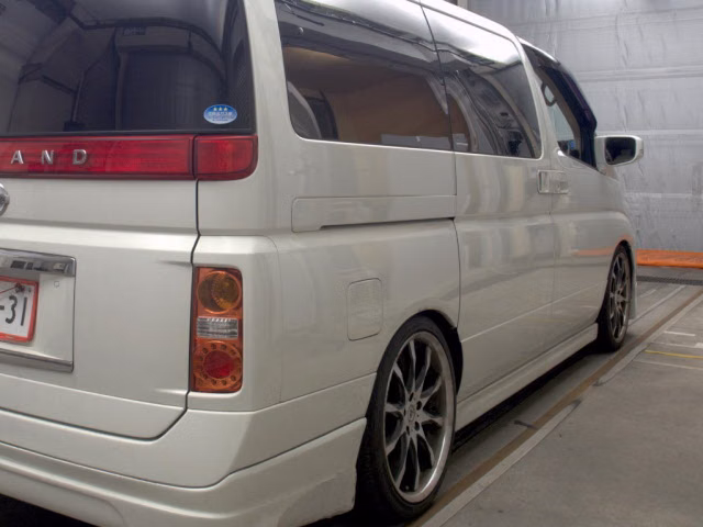 NISSAN ELGRAND