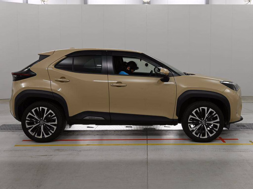 TOYOTA YARIS CROSS
