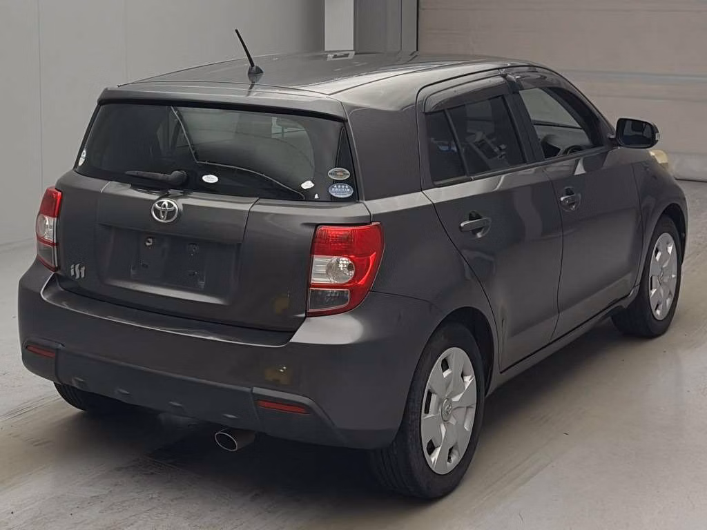 TOYOTA IST