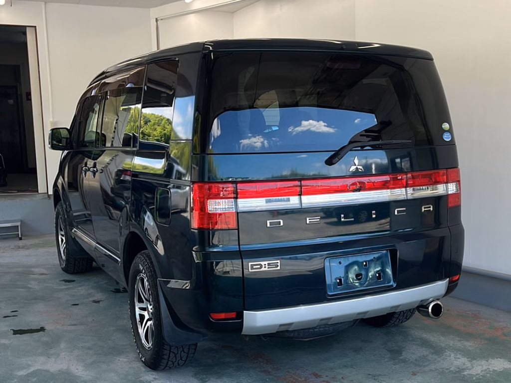 MITSUBISHI DELICA D:5