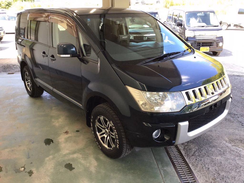 MITSUBISHI DELICA D:5