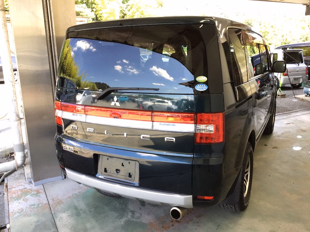MITSUBISHI DELICA D:5