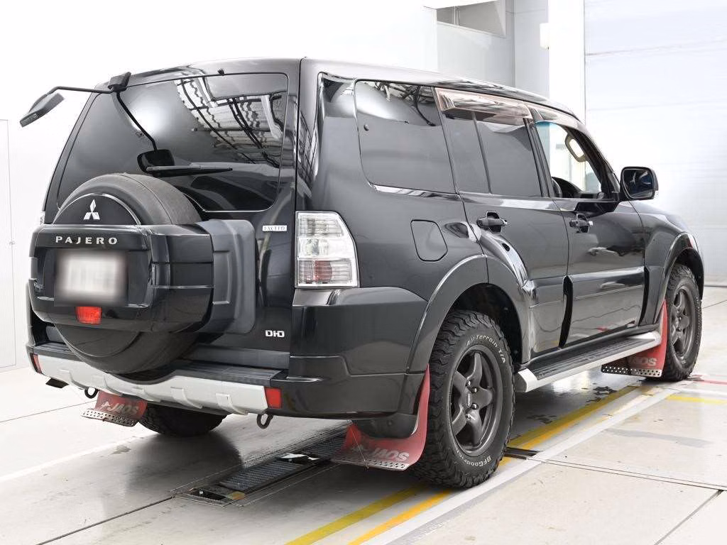 MITSUBISHI PAJERO