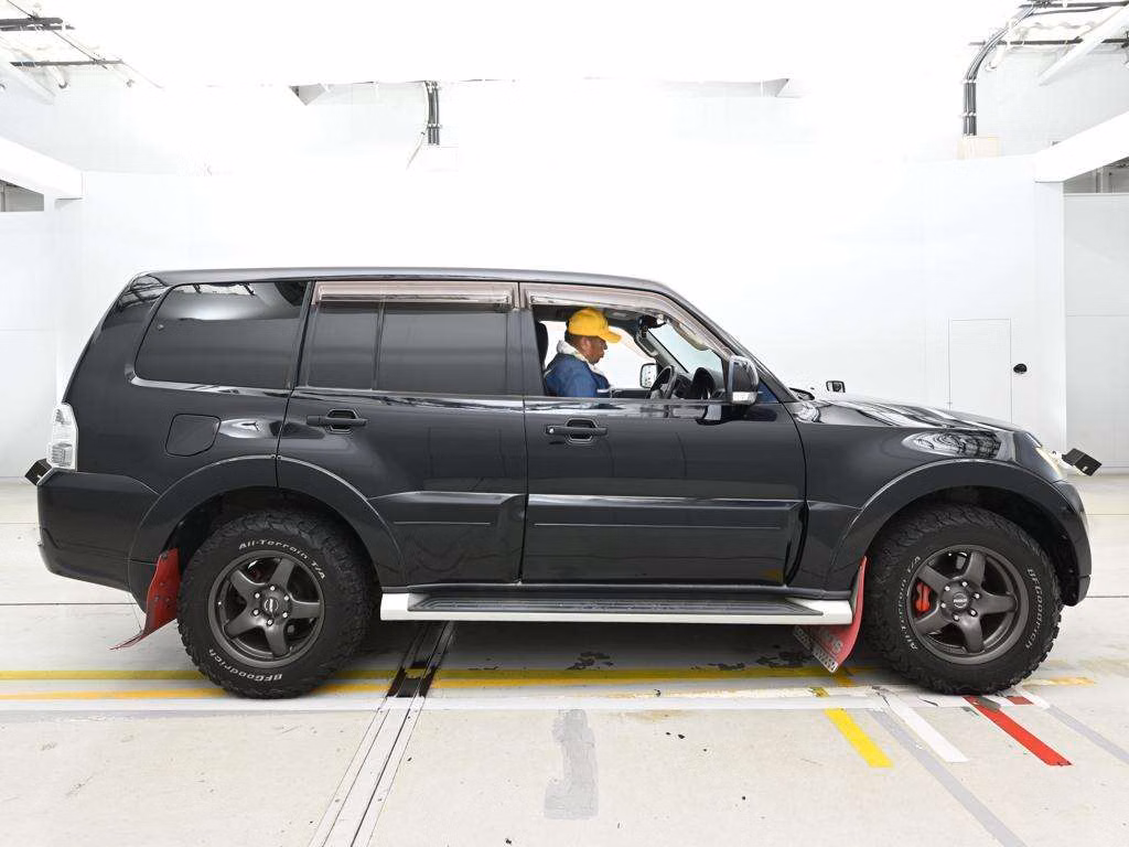 MITSUBISHI PAJERO