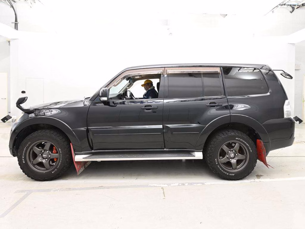 MITSUBISHI PAJERO