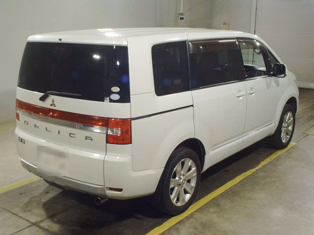 MITSUBISHI DELICA D:5