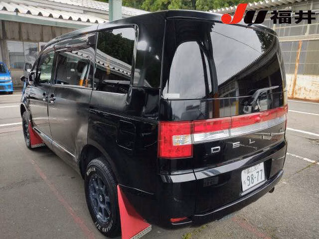 MITSUBISHI DELICA D:5