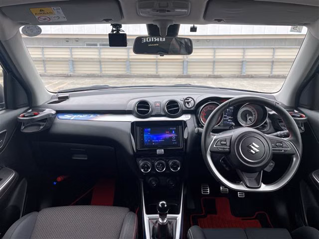 SUZUKI SWIFT
