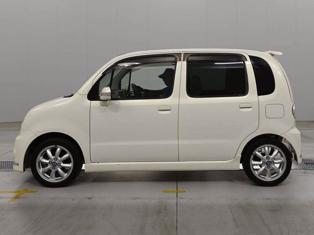 DAIHATSU MOVE LATTE