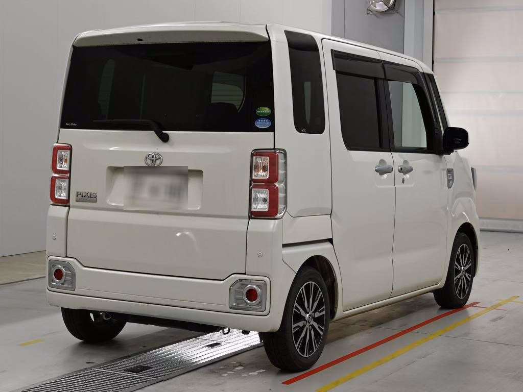 TOYOTA PIXIS MEGA