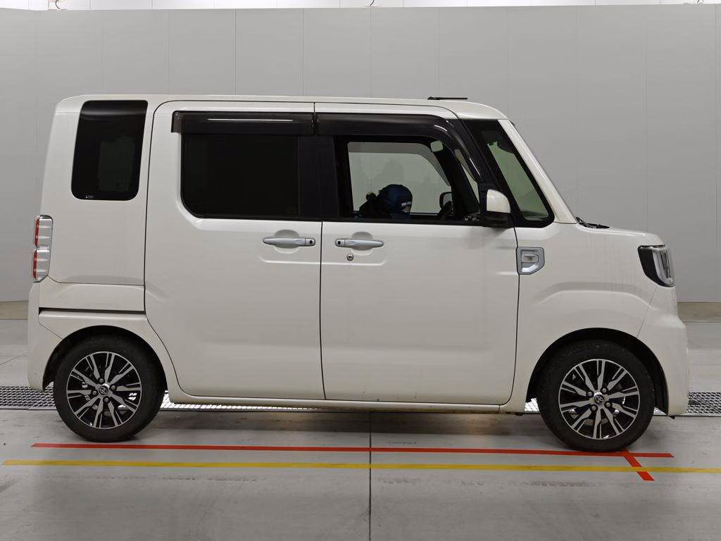 TOYOTA PIXIS MEGA