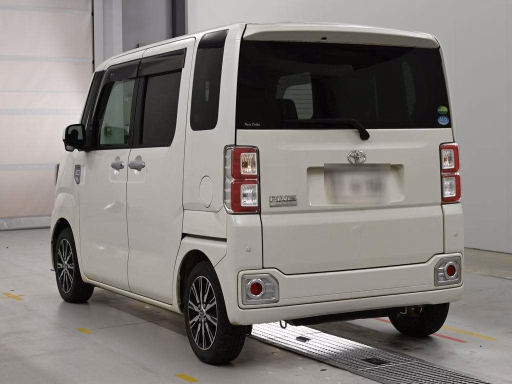 TOYOTA PIXIS MEGA