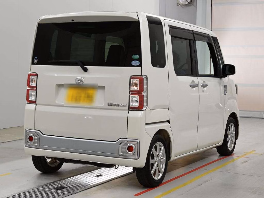 DAIHATSU WAKE