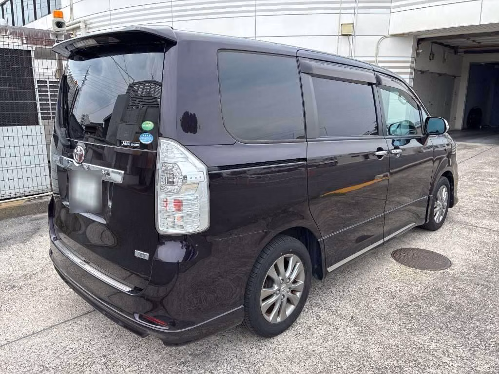 TOYOTA VOXY