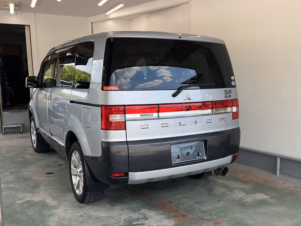 MITSUBISHI DELICA D:5