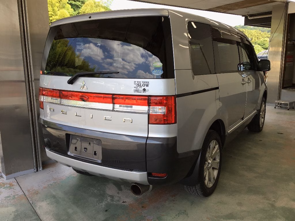 MITSUBISHI DELICA D:5