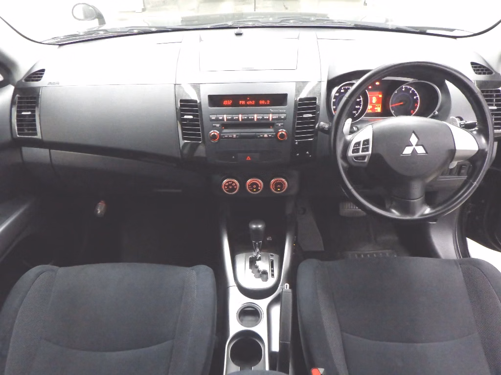 MITSUBISHI OUTLANDER
