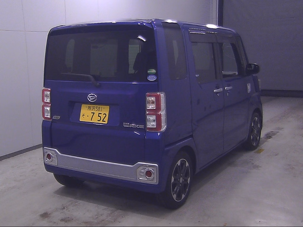 DAIHATSU WAKE