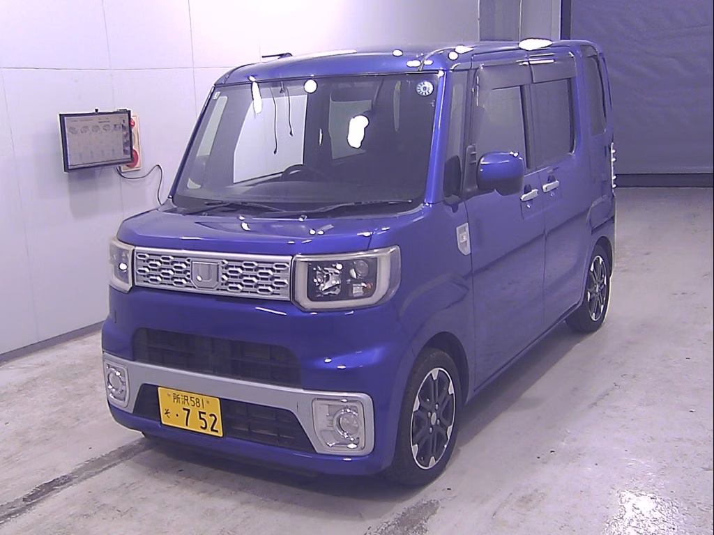 DAIHATSU WAKE