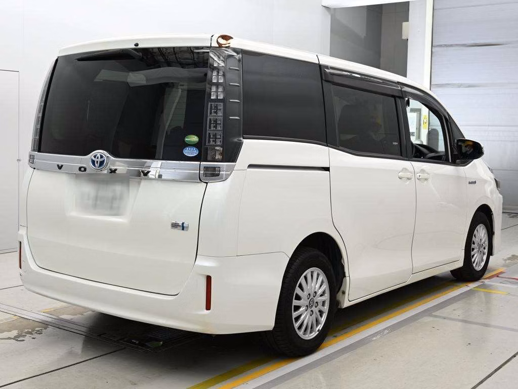 TOYOTA VOXY