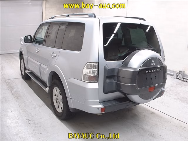 MITSUBISHI PAJERO