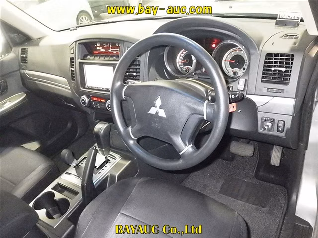 MITSUBISHI PAJERO