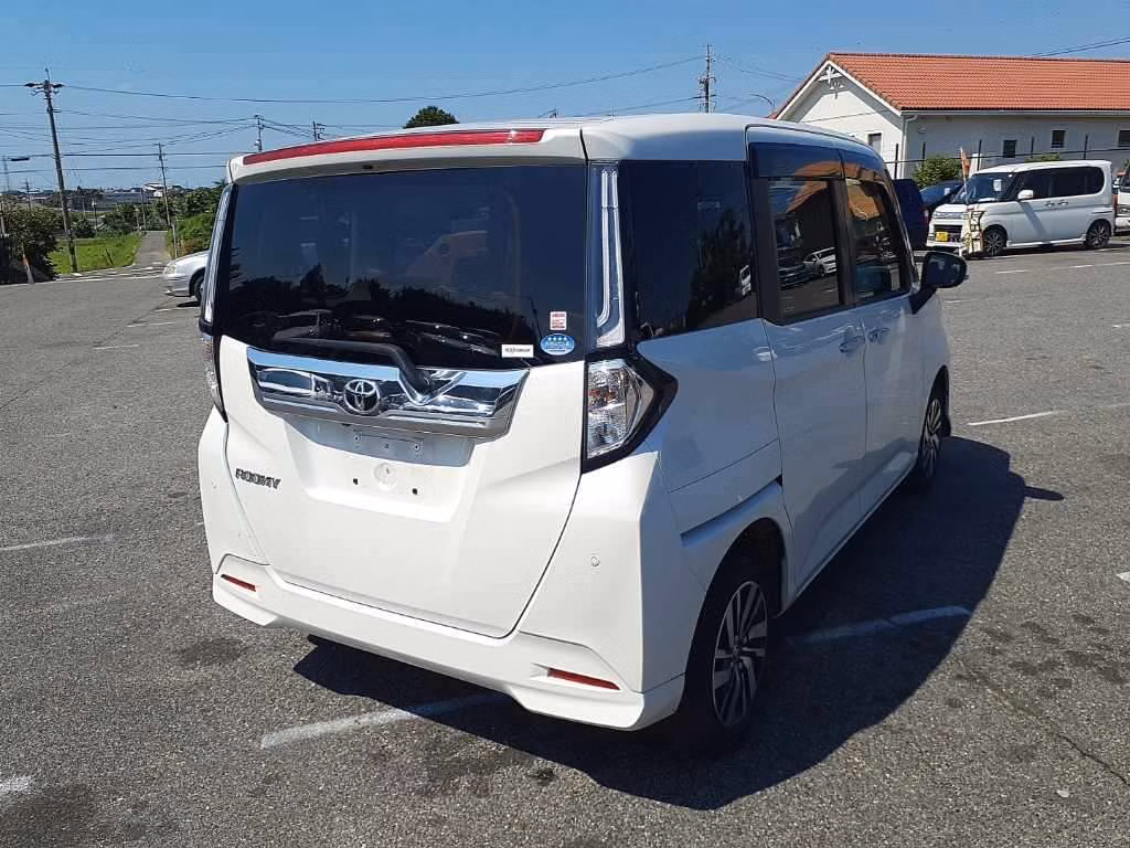 TOYOTA ROOMY