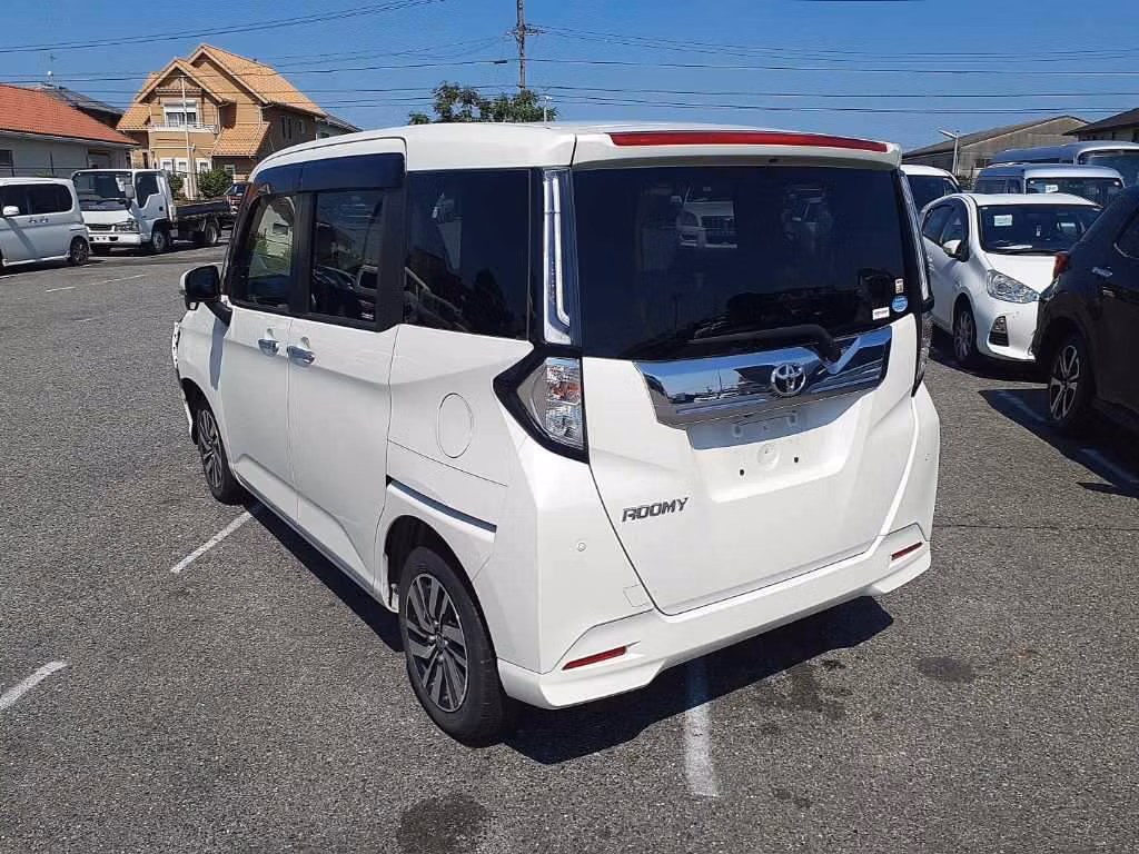 TOYOTA ROOMY