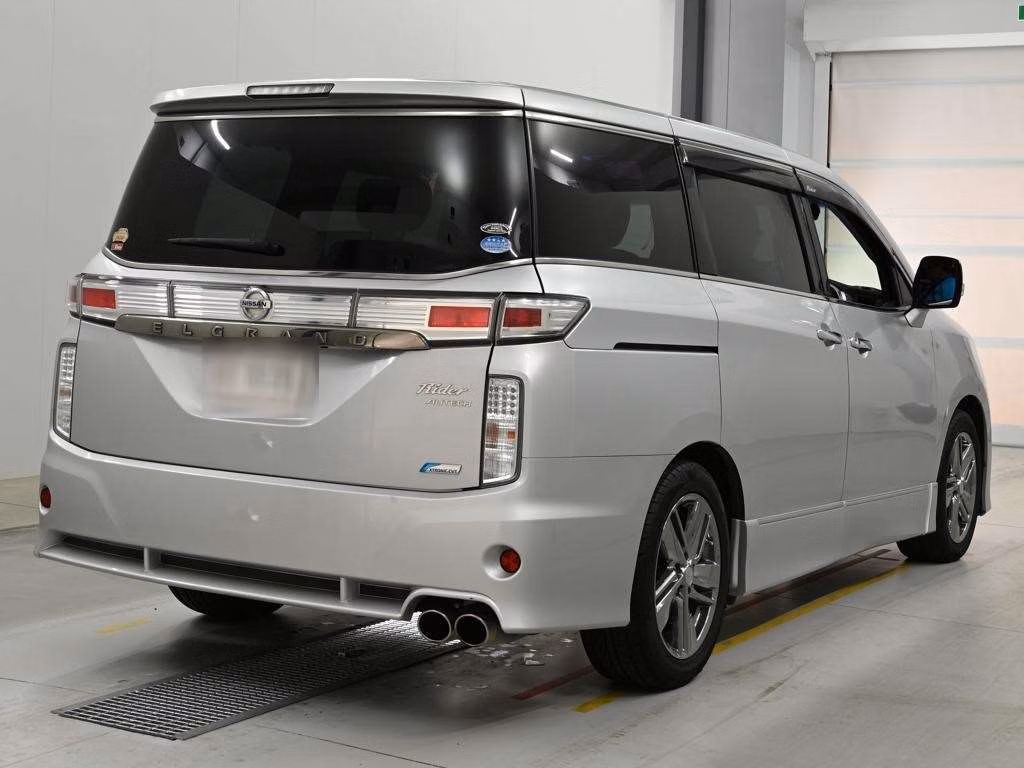 NISSAN ELGRAND
