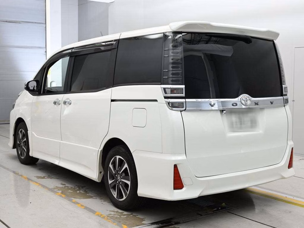 TOYOTA VOXY