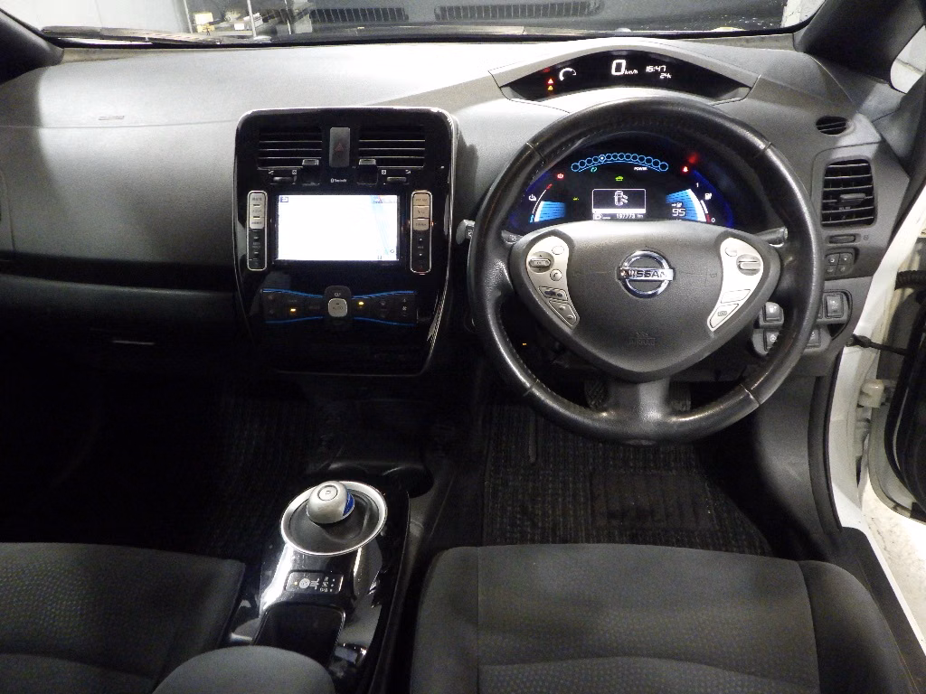 NISSAN LEAF