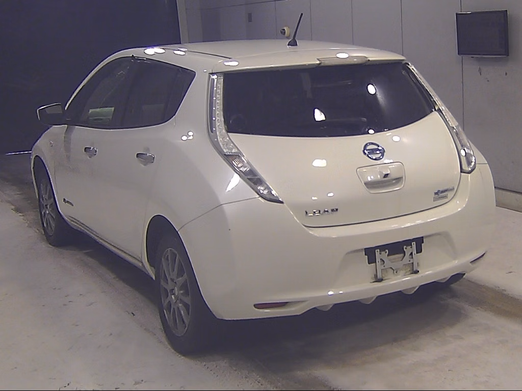 NISSAN LEAF