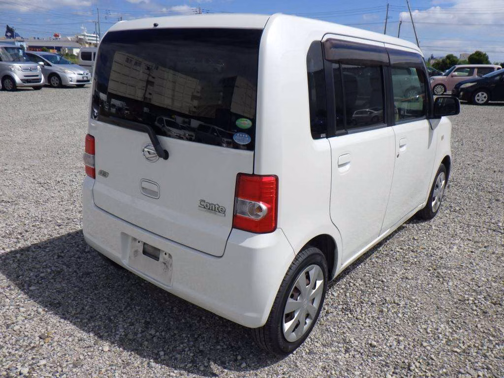 DAIHATSU MOVE CONTE