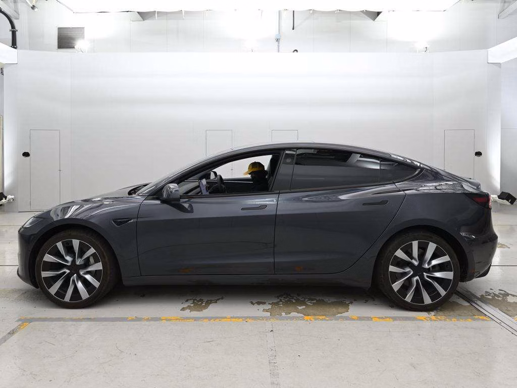 TESLA MODEL 3