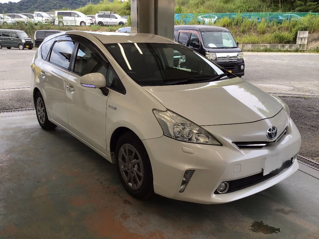 TOYOTA PRIUS ALPHA