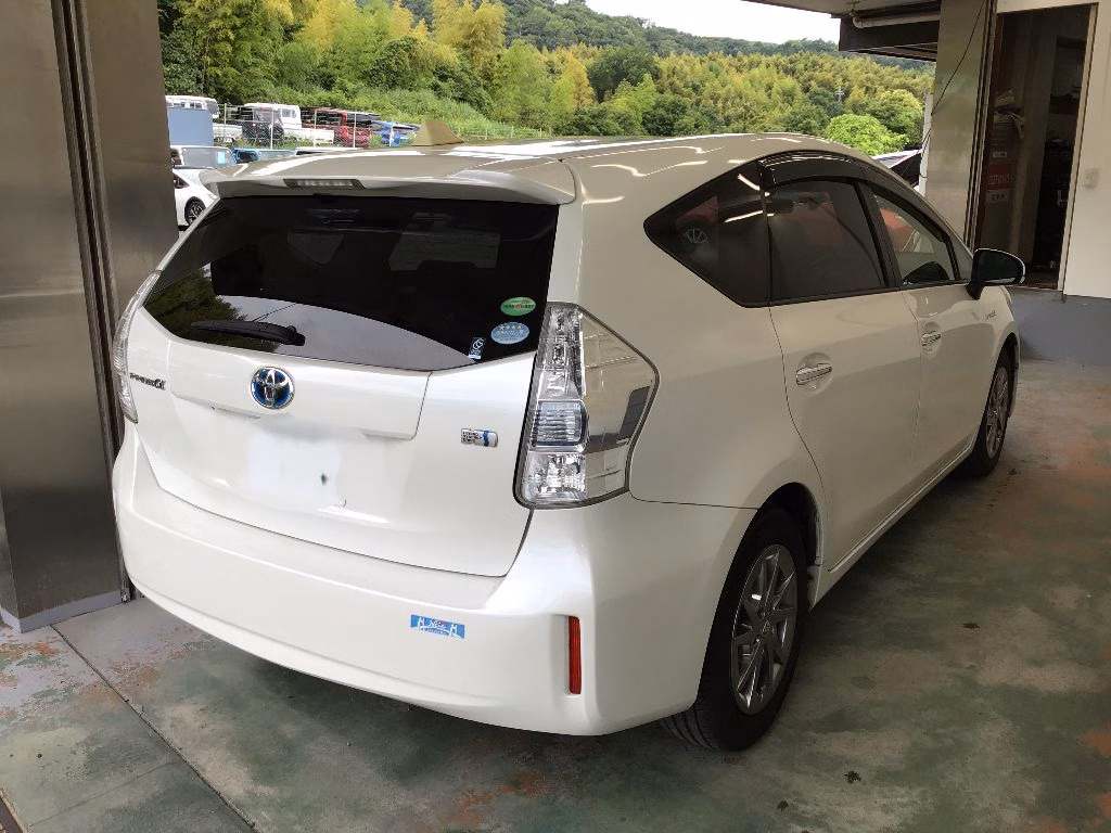 TOYOTA PRIUS ALPHA