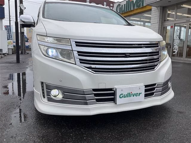 NISSAN ELGRAND