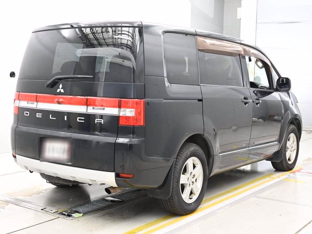 MITSUBISHI DELICA D:5
