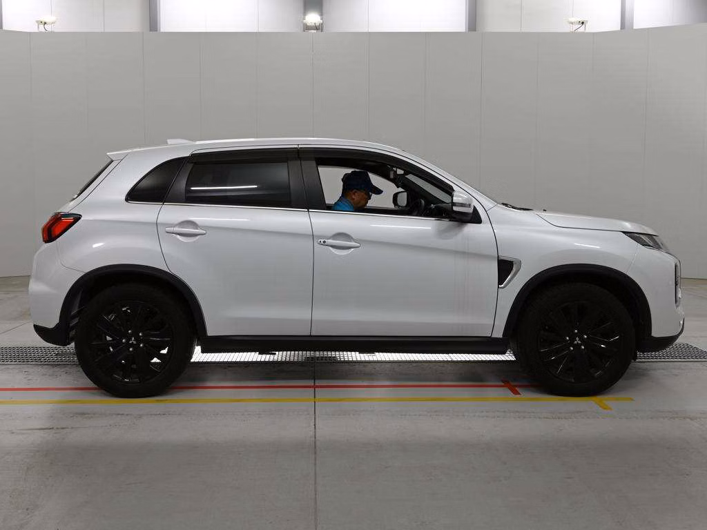 MITSUBISHI RVR