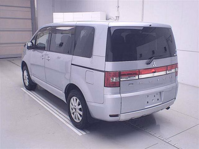 MITSUBISHI DELICA D:5