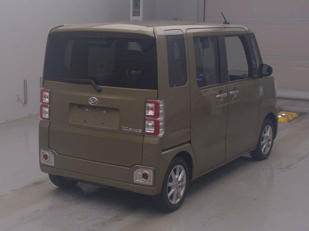 DAIHATSU WAKE