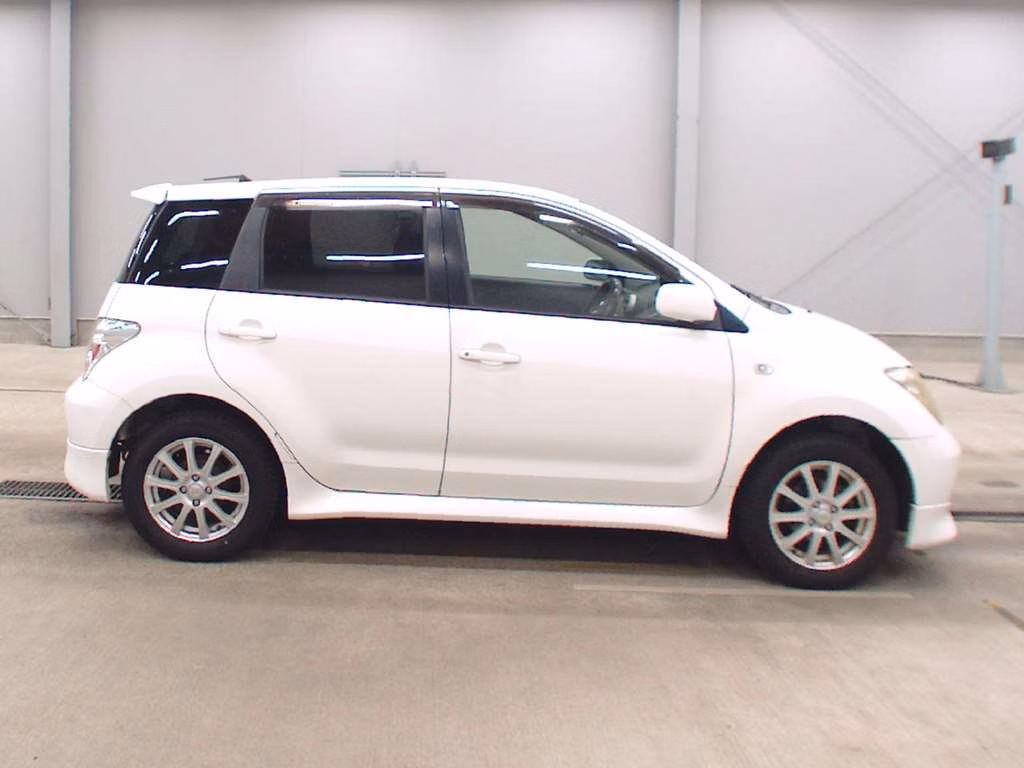 TOYOTA IST