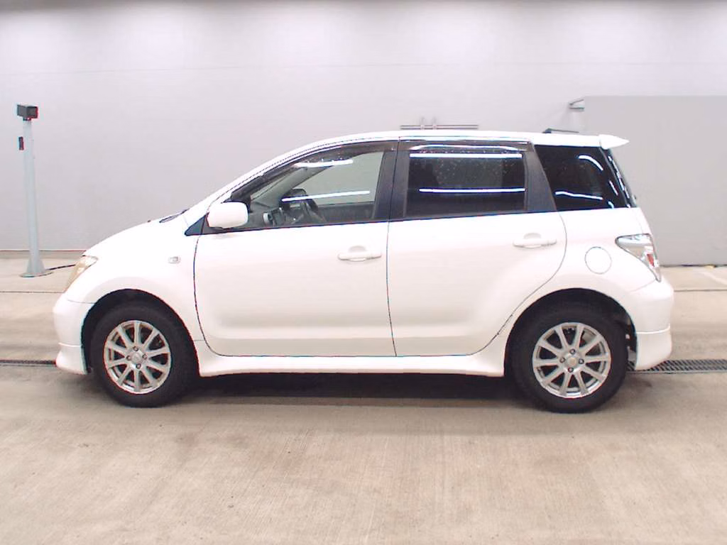 TOYOTA IST