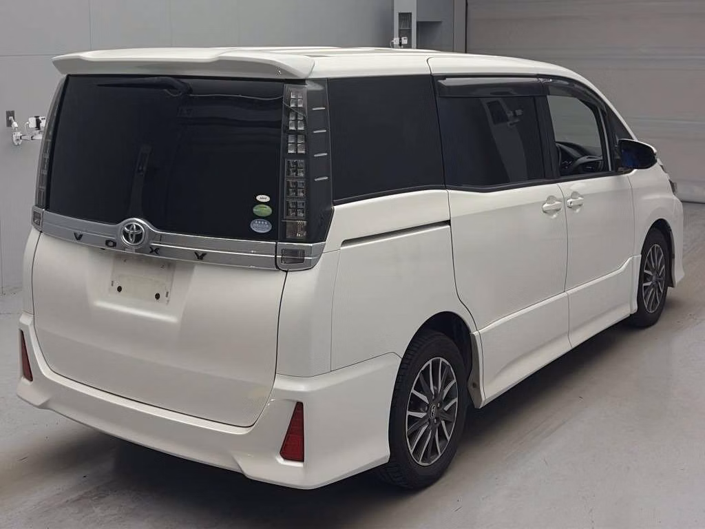TOYOTA VOXY