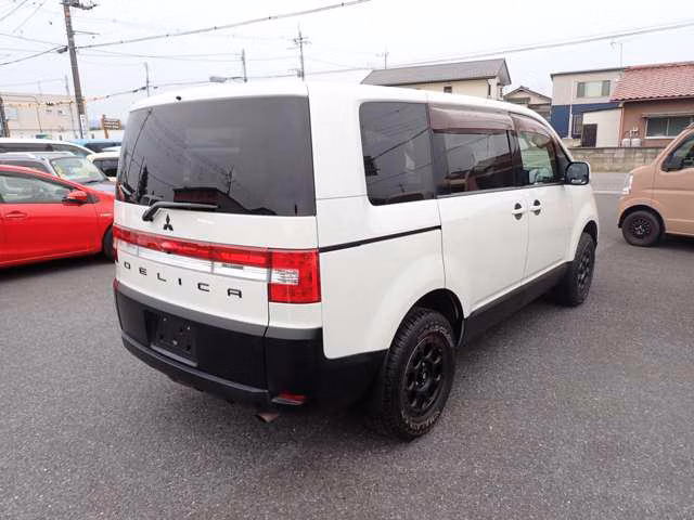 MITSUBISHI DELICA D:5