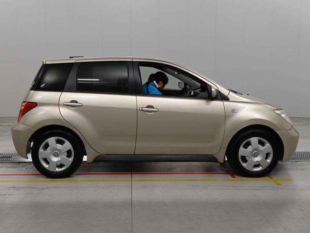 TOYOTA IST